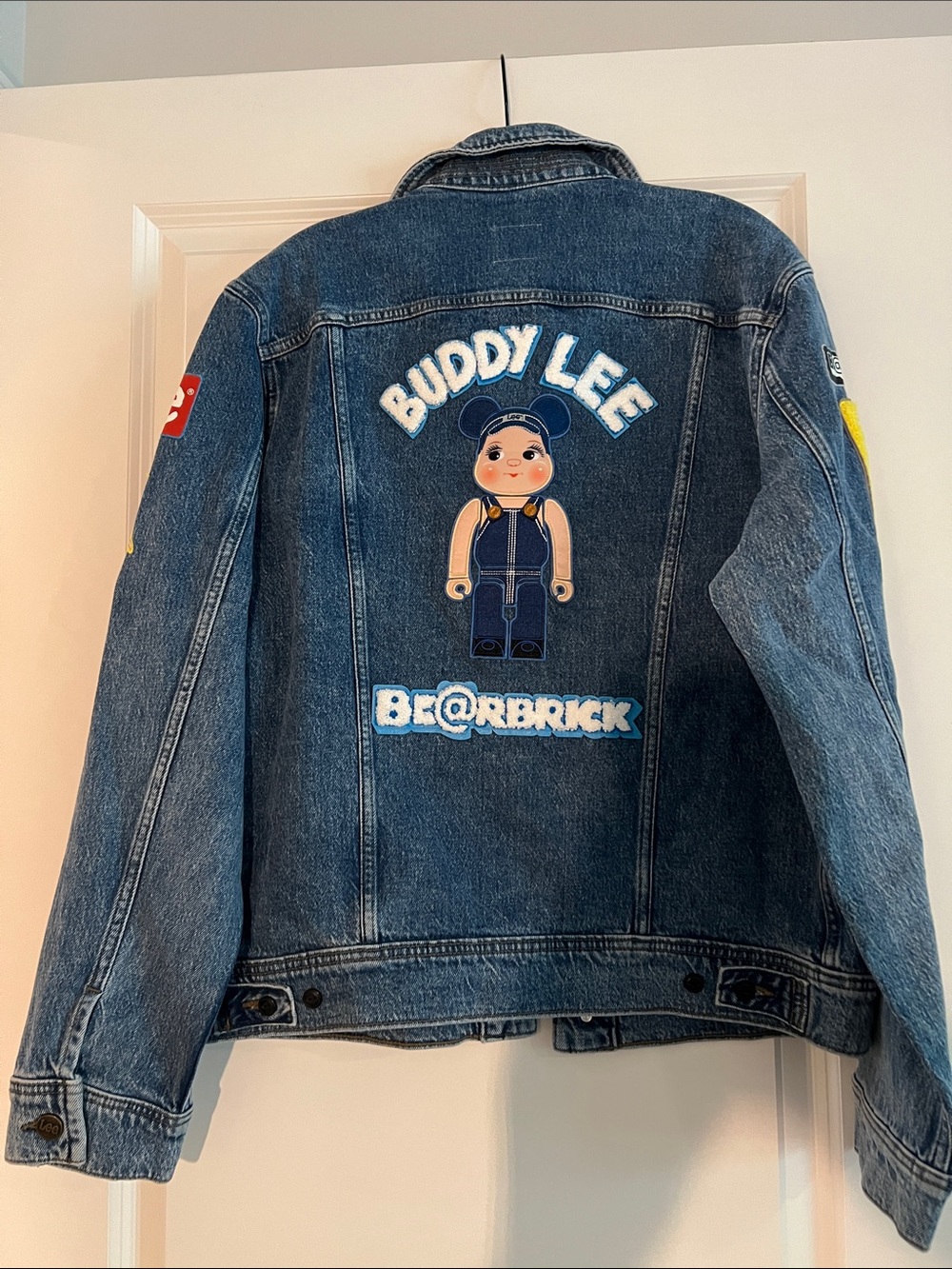Lee x Bearbrick 🐻 Denim Trucker Jacket with Multicolor Embroidered Patches - Picture 10 of 11